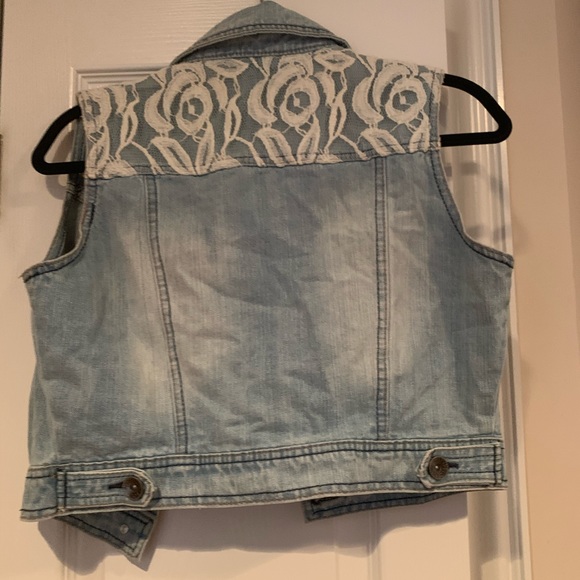 Cropped Jean Vest with Lace Detail - Picture 2 of 2